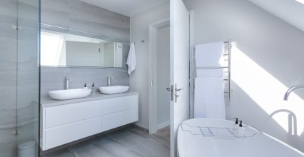 Nábytok do kúpeľne rozumie vašim potrebám Nábytok do kúpeľne rozumie vašim potrebám