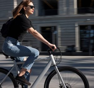 Dámske bicykle sú iné, než pánske. Viete, prečo kúpiť jedno dcére alebo žene?